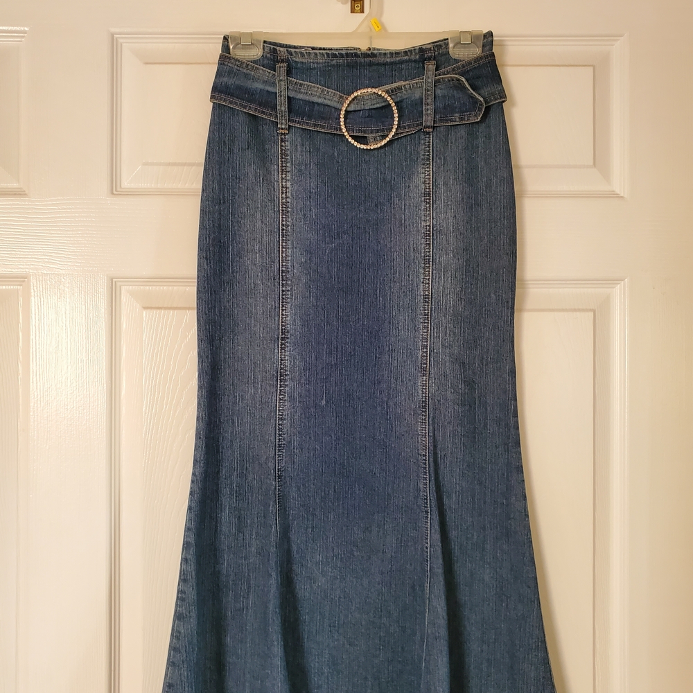 Elegant Blue Denim Maxi Skirt with Belt